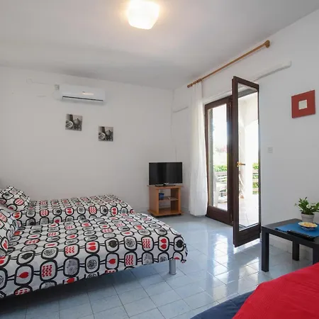 Brankica Island Apartment Vantacici